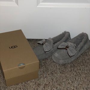 UGG gray star girl slipper. New in box.